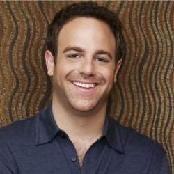 Paul Adelstein Biography, Age, Height, Weight, Family, Wiki & More