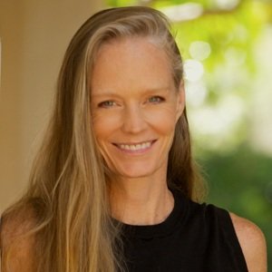 Suzy Amis Cameron Biography, Age, Height, Weight, Family, Wiki & More
