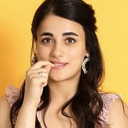 Radhika Madan Biography, Age, Height, Boyfriend, Family, Facts, Wiki & More