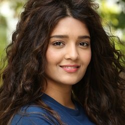 Ritika Singh (Actress) Biography, Age, Height, Boyfriend, Family, Facts, Caste, Wiki & More