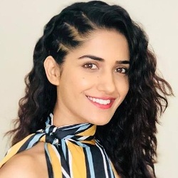 Ruhani Sharma (Actress) Biography, Age, Height, Weight, Boyfriend, Family, Caste, Wiki & More