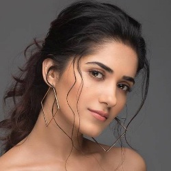 Ruhani Sharma (Actress) Biography, Age, Height, Weight, Boyfriend, Family, Caste, Wiki & More