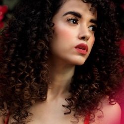 Saba Azad (Actress) Biography, Age, Height, Weight, Boyfriend, Family, Facts, Caste, Wiki & More