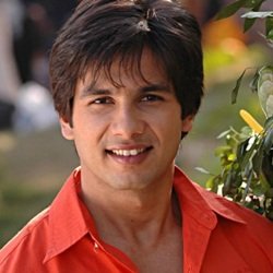 Shahid Kapoor Biography, Age, Height, Weight, Wife, Children, Facts, Family, Caste, Wiki & More