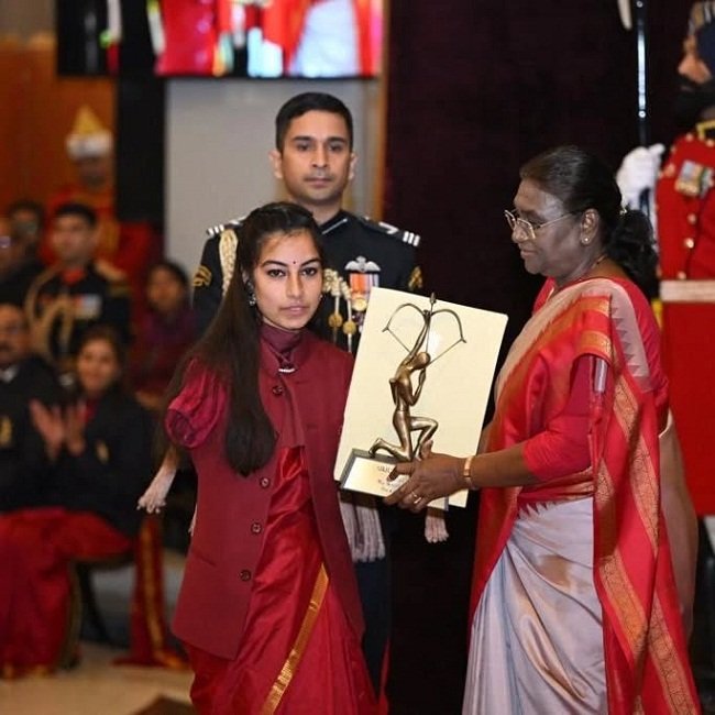 Sheetal Devi (Para Archer) Biography, Age, Height, Family, Facts, Awards, Wiki & More