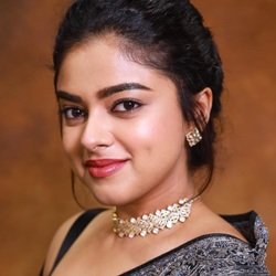 Siddhi Idnani (Actress) Biography, Age, Height, Weight, Boyfriend, Family, Facts, Wiki & More