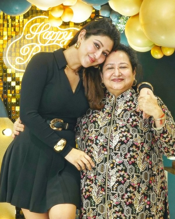 Sonarika Bhadoria Biography, Age, Height, Affair, Husband, Family, Facts, Wiki & More