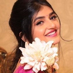 Sreeleela (Actress) Wiki, Age, Biography, Height, Weight, Boyfriend, Family, Facts, Caste & More