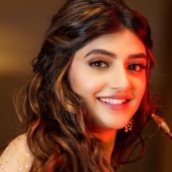 Sreeleela (Actress) Wiki, Age, Biography, Height, Weight, Boyfriend, Family, Facts, Caste & More