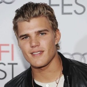 Chris Zylka Biography, Age, Height, Weight, Family, Wiki & More