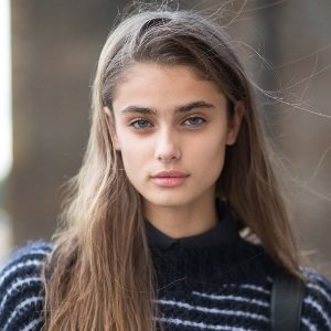 Taylor Hill Biography, Age, Height, Weight, Boyfriend, Family, Facts, Wiki & More