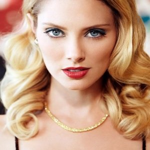 April Bowlby Biography, Age, Height, Weight, Family, Wiki & More
