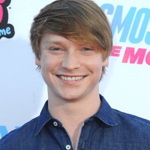 Calum Worthy Biography, Age, Height, Weight, Family, Wiki & More
